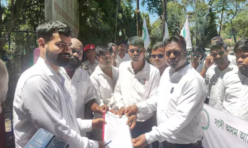 AASAA की डिब्रूगढ़ रैली: चाय श्रमिकों के लिए ST दर्जे और ज्यादा मजदूरी की मांग AASAA की डिब्रूगढ़ रैली: चाय श्रमिकों के लिए ST दर्जे और ज्यादा मजदूरी की मांग