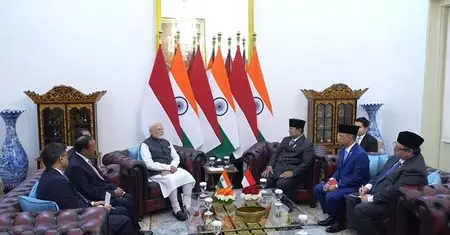 जकार्ता में पीएम मोदी और इंडोनेशिया के राष्ट्रपति सुबियांतो ने की द्विपक्षीय वार्ता जकार्ता में पीएम मोदी और इंडोनेशिया के राष्ट्रपति सुबियांतो ने की द्विपक्षीय वार्ता