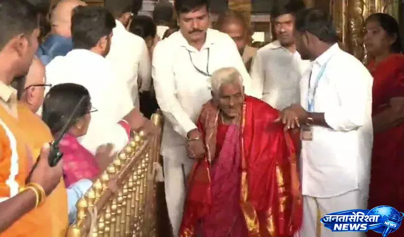 116 साल की नवनीतम्मा ने पैदल पहुंचकर किए तिरुमाला के दर्शन, TTD ने कराया खास VIP ब्रेक दर्शन 116 साल की नवनीतम्मा ने पैदल पहुंचकर किए तिरुमाला के दर्शन, TTD ने कराया खास VIP ब्रेक दर्शन