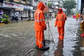 Maharashtra में भारी बारिश से 13 लोगों की मौत, 10 घायल; रेड अलर्ट जारी Maharashtra में भारी बारिश से 13 लोगों की मौत, 10 घायल; रेड अलर्ट जारी