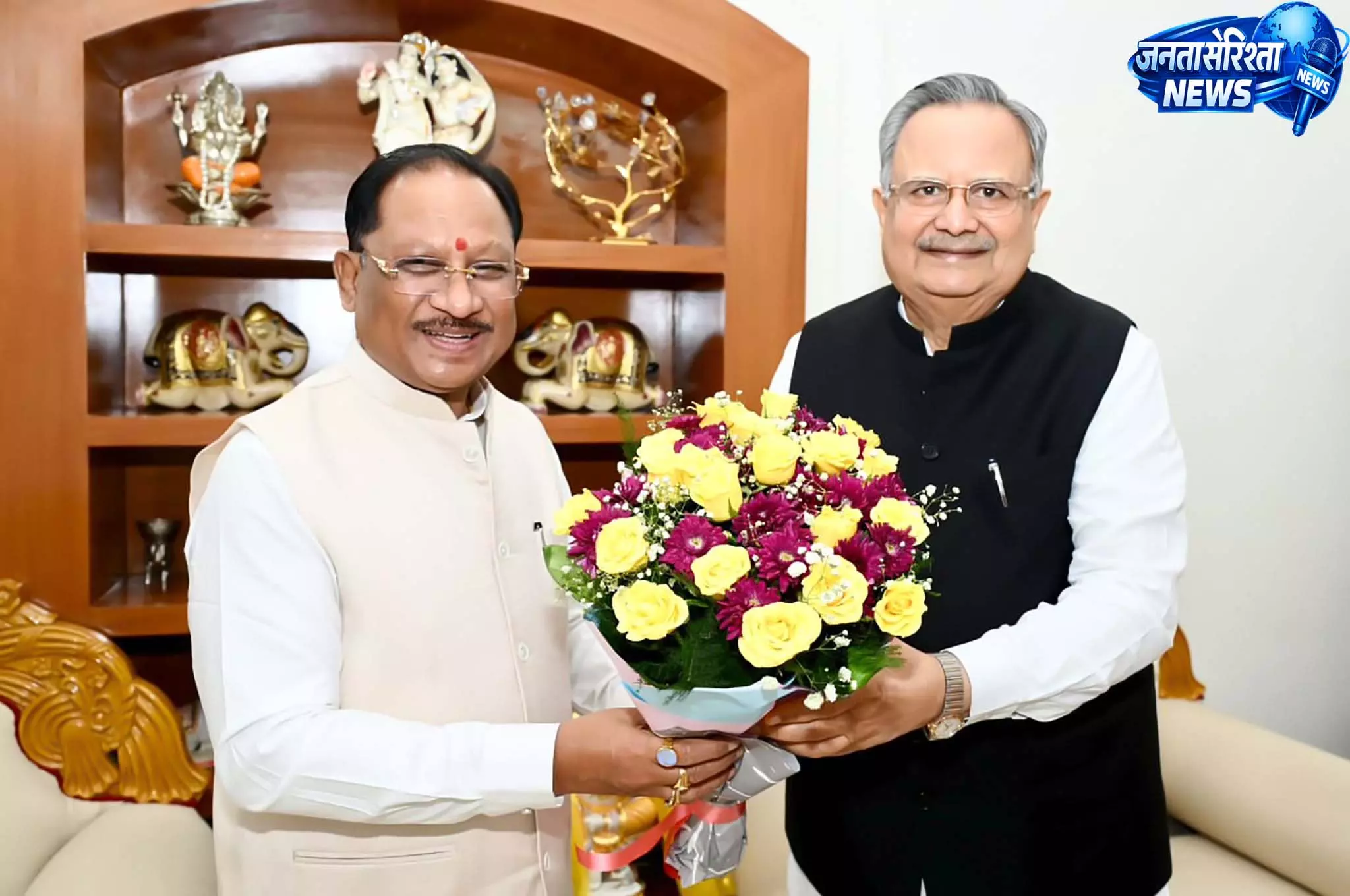 CM साय से मिले विधानसभा अध्यक्ष रमन सिंह CM साय से मिले विधानसभा अध्यक्ष रमन सिंह