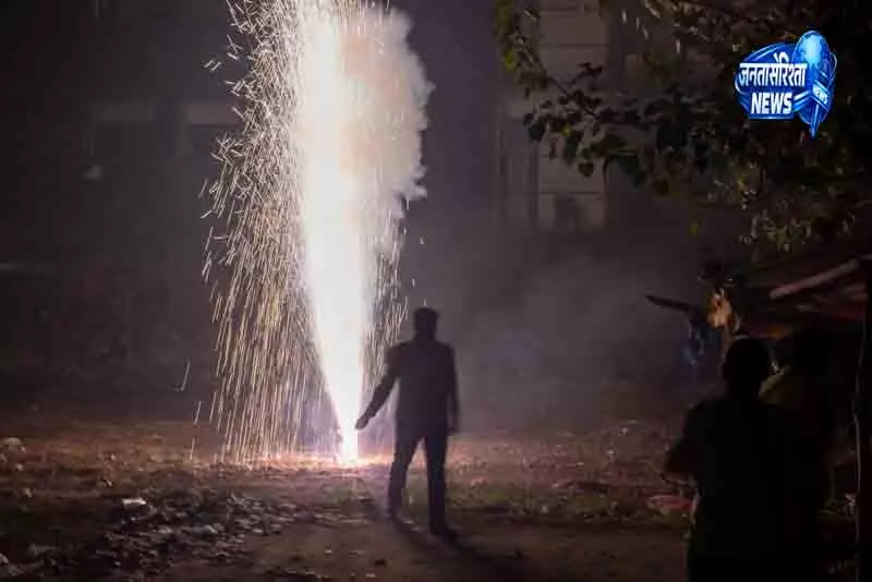 Shopian में रात 10 बजे बाद पटाखों पर रोक Shopian में रात 10 बजे बाद पटाखों पर रोक