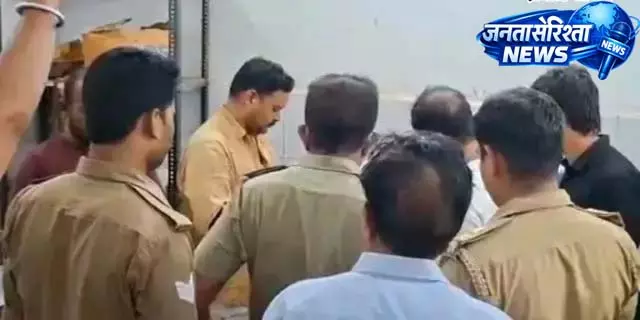UP Crime: बलिया में दिनदहाड़े फायरिंग, युवक घायल UP Crime: बलिया में दिनदहाड़े फायरिंग, युवक घायल