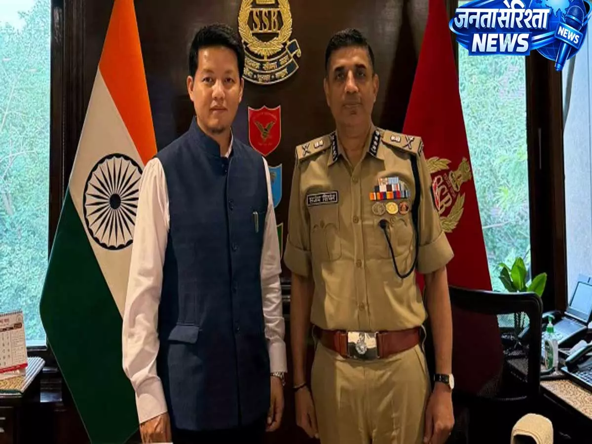 सीमा बुनियादी ढांचे को लेकर सांसद इंद्र हंग ने SSB महानिदेशक से की अहम मुलाकात सीमा बुनियादी ढांचे को लेकर सांसद इंद्र हंग ने SSB महानिदेशक से की अहम मुलाकात
