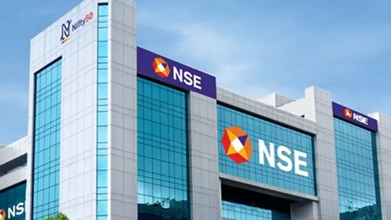 ऑप्शन ट्रेडिंग में सुस्ती के बीच आया NSE का मेगा IPO, देरी को लेकर उठे गंभीर सवाल ऑप्शन ट्रेडिंग में सुस्ती के बीच आया NSE का मेगा IPO, देरी को लेकर उठे गंभीर सवाल