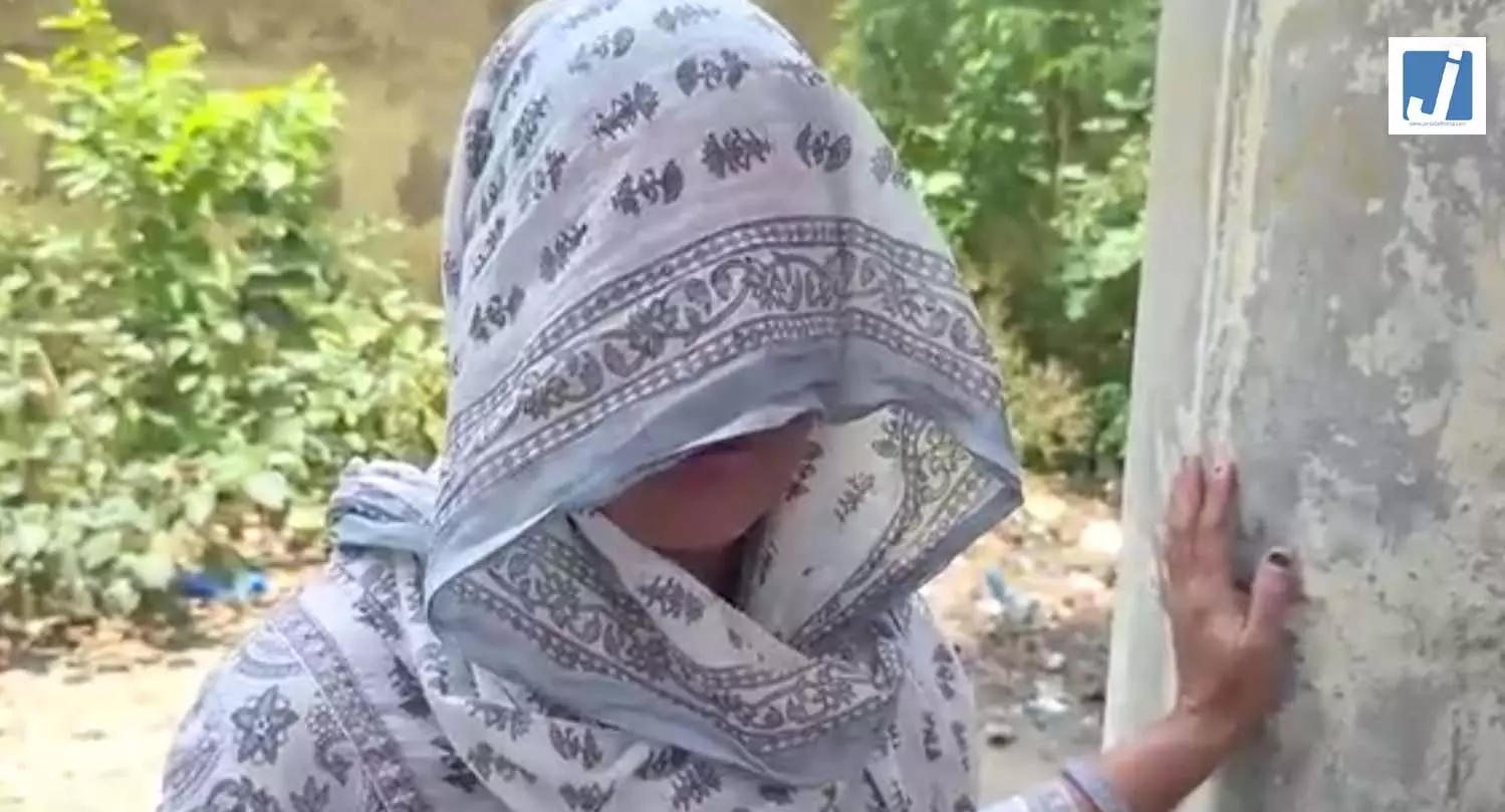 महिला का आरोप: बेटे का लैपटॉप-मोबाइल छीना, कैप्टन की मां बोलीं- धोखा दिया, खुद लिखकर गया था महिला का आरोप: बेटे का लैपटॉप-मोबाइल छीना, कैप्टन की मां बोलीं- धोखा दिया, खुद लिखकर गया था