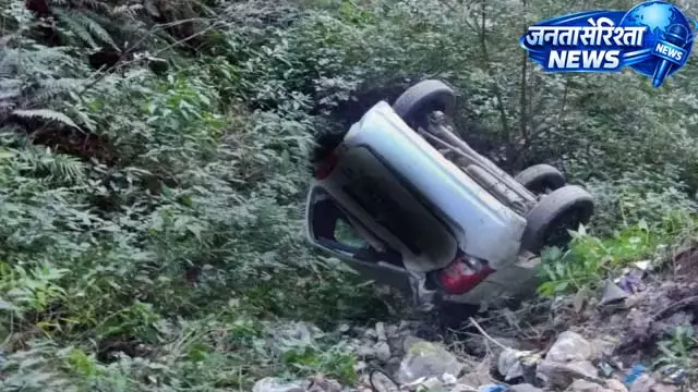 चार दोस्तों की कार दुर्घटनाग्रस्त, 3 की मौत चार दोस्तों की कार दुर्घटनाग्रस्त, 3 की मौत