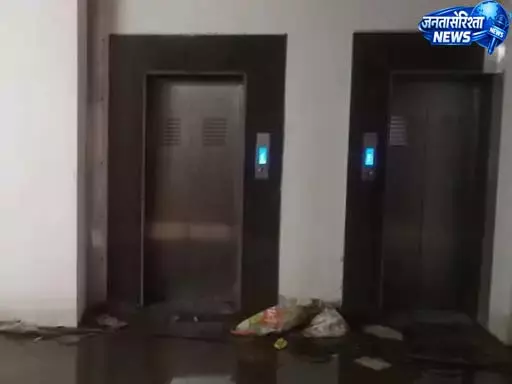 15 करोड़ की यूनिवर्सिटी बिल्डिंग में पहली बारिश में जलभराव, दीवारों में सीपेज 15 करोड़ की यूनिवर्सिटी बिल्डिंग में पहली बारिश में जलभराव, दीवारों में सीपेज
