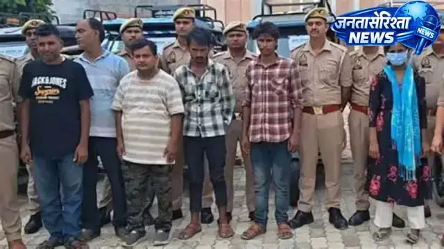 महिला के इशारे पर चोरी होते थे ई-रिक्शा, गिरोह का पर्दाफाश महिला के इशारे पर चोरी होते थे ई-रिक्शा, गिरोह का पर्दाफाश