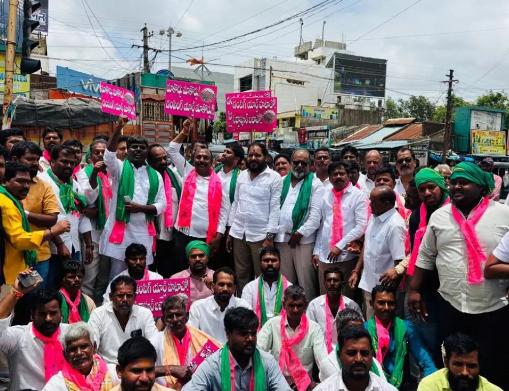 सिद्धपुर वेस्ट प्लांट को लेकर ग्रामीणों ने NH-44 जाम किया, प्लांट रद्द करने की मांग की सिद्धपुर वेस्ट प्लांट को लेकर ग्रामीणों ने NH-44 जाम किया, प्लांट रद्द करने की मांग की