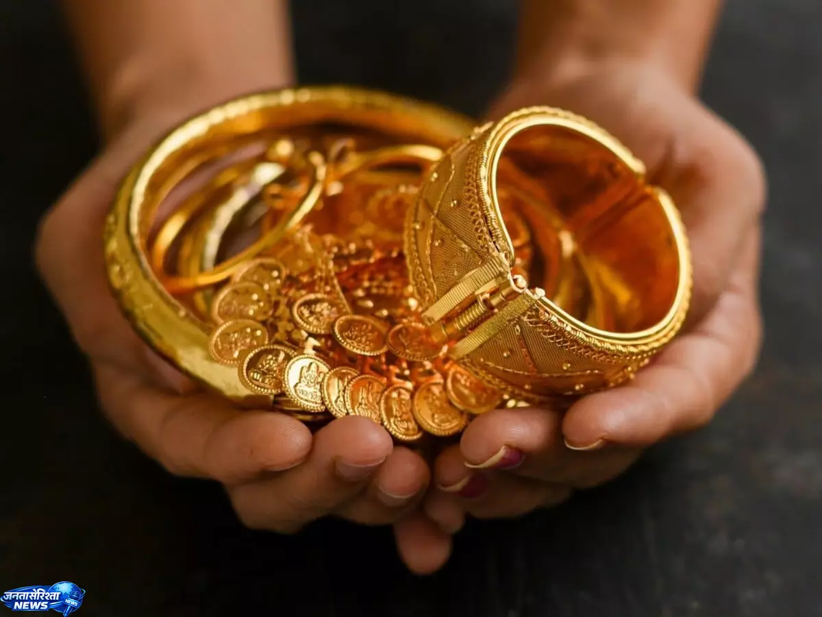 Gold की चमक बढ़ी, RBI की तिजोरी में 9.9 लाख करोड़ रुपये का गोल्ड रिजर्व Gold की चमक बढ़ी, RBI की तिजोरी में 9.9 लाख करोड़ रुपये का गोल्ड रिजर्व