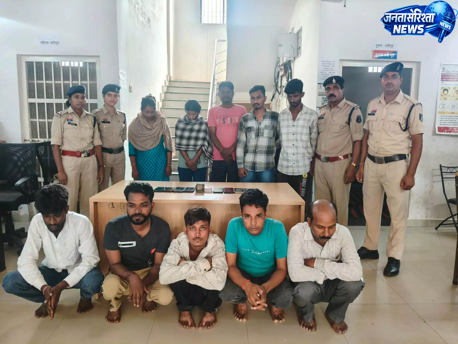 CG: जुए के अड्डे पर पुलिस की रेड, 10 जुआरी गिरफ्तार CG: जुए के अड्डे पर पुलिस की रेड, 10 जुआरी गिरफ्तार
