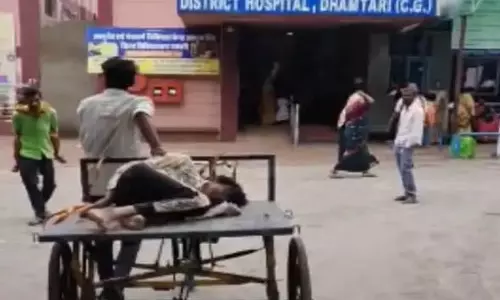 युवक ने मिर्गी से ग्रसित दोस्त की जान बचाई, बेसुध पड़ा था सड़क किनारे युवक ने मिर्गी से ग्रसित दोस्त की जान बचाई, बेसुध पड़ा था सड़क किनारे