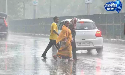 Gurugram में बारिश, पुलिस ने दी WFH सलाह Gurugram में बारिश, पुलिस ने दी WFH सलाह