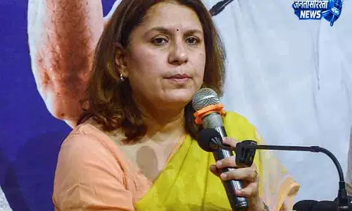 Delhi तीन अधिकारियों को हटाने पर कांग्रेस का हमला Delhi तीन अधिकारियों को हटाने पर कांग्रेस का हमला