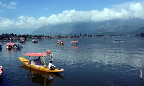 Jammu: जम्मू-कश्मीर में हल्की से मध्यम बारिश की संभावना, लोगों को सतर्क रहने की सलाह Jammu: जम्मू-कश्मीर में हल्की से मध्यम बारिश की संभावना, लोगों को सतर्क रहने की सलाह