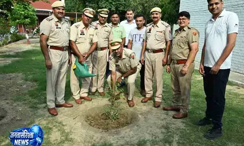 Karnal पुलिस अकादमी में पुलिसकर्मियों ने लगाए 250 पौधे Karnal पुलिस अकादमी में पुलिसकर्मियों ने लगाए 250 पौधे