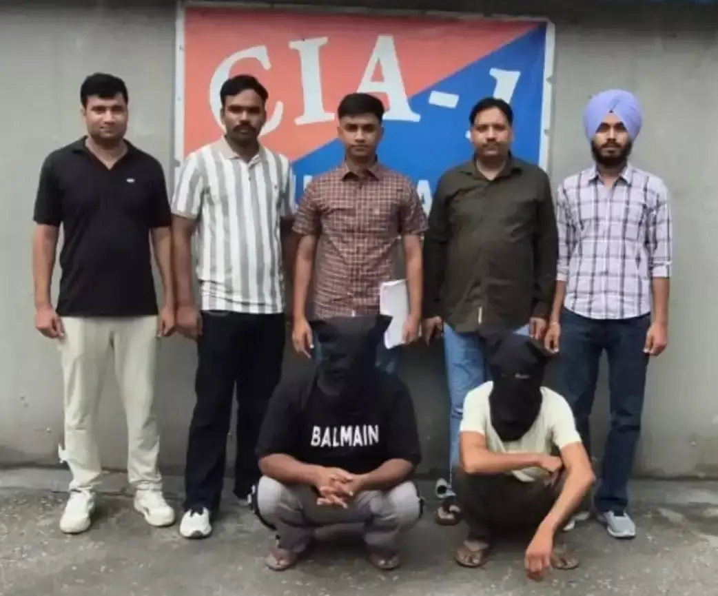 Yamunanagar: पुलिस ने दो नशा तस्करों को गिरफ्तार कर नेटवर्क पर कसा शिकंजा Yamunanagar: पुलिस ने दो नशा तस्करों को गिरफ्तार कर नेटवर्क पर कसा शिकंजा