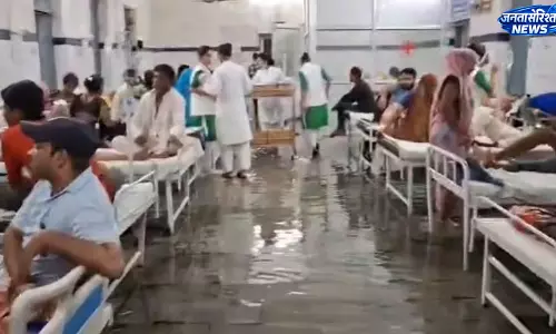 Panna जिला अस्पताल में पहली ही बारिश ने खोली तैयारियों की पोल Panna जिला अस्पताल में पहली ही बारिश ने खोली तैयारियों की पोल