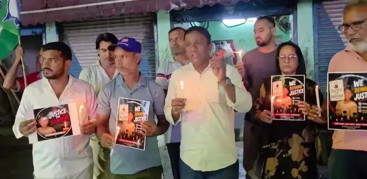 West Burdwan: बारूईपुर घटना के विरोध में कांग्रेस सड़कों पर, निकाला कैंडल मार्च West Burdwan: बारूईपुर घटना के विरोध में कांग्रेस सड़कों पर, निकाला कैंडल मार्च