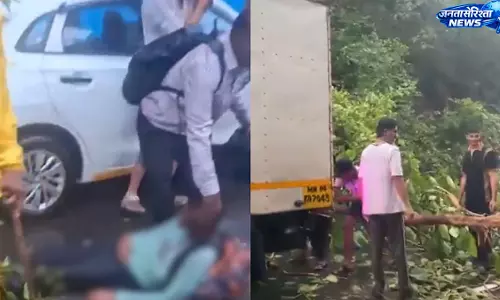 Mumbai rains : पेड़ गिरने से एक की मौत, एक घायल Mumbai rains : पेड़ गिरने से एक की मौत, एक घायल