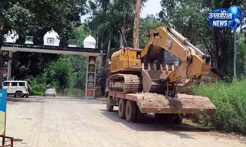 Himachal: ब्यास में अवैध खनन की छापेमारी में सात वाहन जब्त Himachal: ब्यास में अवैध खनन की छापेमारी में सात वाहन जब्त