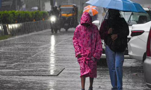 महाराष्ट्र में जनजीवन अस्त-व्यस्त: गृह मंत्री अमित शाह ने सीएम फडणवीस से की बात, हरसंभव मदद का दिलाया भरोसा महाराष्ट्र में जनजीवन अस्त-व्यस्त: गृह मंत्री अमित शाह ने सीएम फडणवीस से की बात, हरसंभव मदद का दिलाया भरोसा