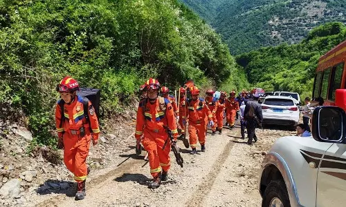 चीन के गांसु में भूस्खलन से 21 लोगों की मौत चीन के गांसु में भूस्खलन से 21 लोगों की मौत