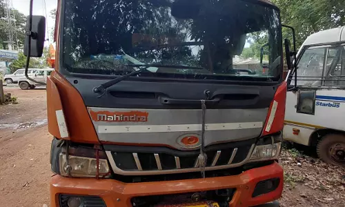 अवैध कबाड़ पर बड़ी कार्रवाई, 22 लाख की संपत्ति की जब्त