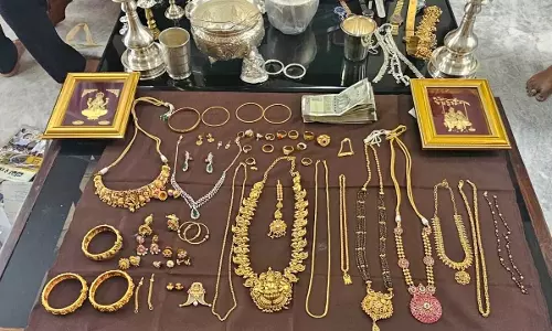 महिला अधिकारी के घर छापा, भारी मात्रा में सोना बरामद, कई अफसरों की बढ़ी मुश्किलें