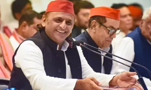 Akhileshs का तंज- यूपी में छापे, असली मुद्दों पर खामोशी Akhileshs का तंज- यूपी में छापे, असली मुद्दों पर खामोशी