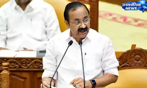 PSC परीक्षा गड़बड़ी पर CM सतीशन का बड़ा फैसला PSC परीक्षा गड़बड़ी पर CM सतीशन का बड़ा फैसला