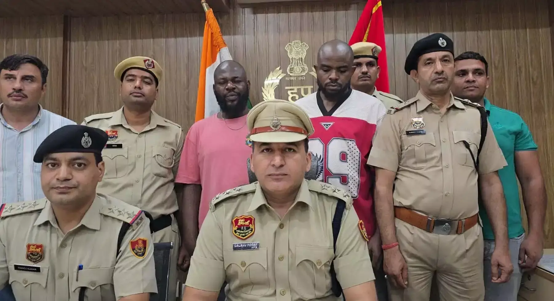 Gurugram: विदेशी महिला की फर्जी पहचान से ठगी, दो नाइजीरियाई गिरफ्तार Gurugram: विदेशी महिला की फर्जी पहचान से ठगी, दो नाइजीरियाई गिरफ्तार