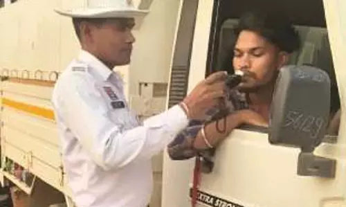 बीजापुर पुलिस ने थोक में चालानी कार्रवाई की, 62 लोगों पर जुर्माना बीजापुर पुलिस ने थोक में चालानी कार्रवाई की, 62 लोगों पर जुर्माना