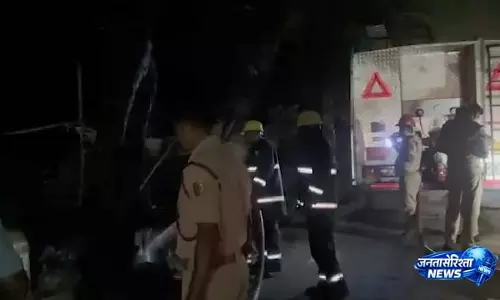 Brahmagiri में भीषण आग से कबाड़ का गोदाम जलकर खाक Brahmagiri में भीषण आग से कबाड़ का गोदाम जलकर खाक