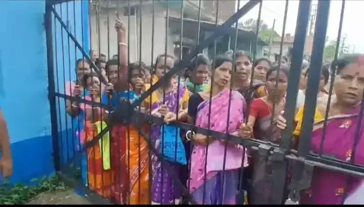 West Burdwan: राशि नहीं मिलने से नाराज महिलाओं का बीडीओ कार्यालय में प्रदर्शन