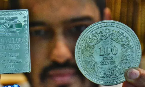 Silver के दाम में बड़ी गिरावट, खरीदारी का मौका Silver के दाम में बड़ी गिरावट, खरीदारी का मौका