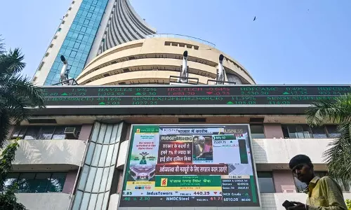 ट्रंप के ईरान सीज़फ़ायर खत्म होने के बयान के बाद सेंसेक्स 1,600 पॉइंट गिरा ट्रंप के ईरान सीज़फ़ायर खत्म होने के बयान के बाद सेंसेक्स 1,600 पॉइंट गिरा