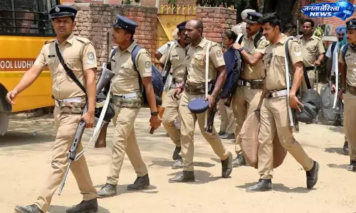 Kannur : पुलिस विभाग का बड़ा पुनर्गठन, 10 साल बाद 180 अधिकारियों के तबादले का आदेश Kannur : पुलिस विभाग का बड़ा पुनर्गठन, 10 साल बाद 180 अधिकारियों के तबादले का आदेश