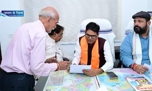 मंत्री ओपी चौधरी ने पार्टी दफ्तर में बीजेपी कार्यकर्ताओं की समस्याएं सुनी