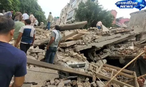 रोहिणी सेक्टर-16 में निर्माणाधीन पांच मंजिला इमारत गिरी, मलबे में कई लोगों के दबे होने की आशंका रोहिणी सेक्टर-16 में निर्माणाधीन पांच मंजिला इमारत गिरी, मलबे में कई लोगों के दबे होने की आशंका