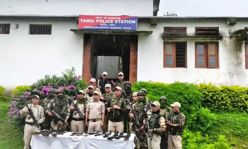 Manipur: असम बॉर्डर पर कथित KNF कैडर पकड़ा गया, हथियारों का बड़ा जखीरा बरामद