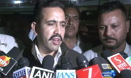 Himachal में बारिश से टूटी सड़कों की मरम्मत तेज, 15 हजार कर्मी तैनात Himachal में बारिश से टूटी सड़कों की मरम्मत तेज, 15 हजार कर्मी तैनात