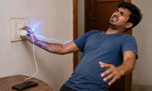 इटारसी में मोबाइल चार्जर निकालते समय करंट लगने से युवक की मौत, घर में पसरा मातम इटारसी में मोबाइल चार्जर निकालते समय करंट लगने से युवक की मौत, घर में पसरा मातम