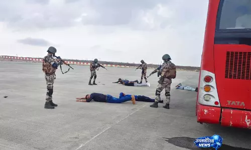 राजकोट एयरपोर्ट पर सालाना एंटी-हाइजैकिंग मॉक एक्सरसाइज़ की गई राजकोट एयरपोर्ट पर सालाना एंटी-हाइजैकिंग मॉक एक्सरसाइज़ की गई