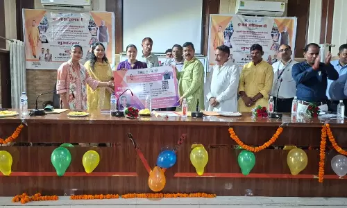 Deoband में शिक्षकों को मिला इलाज का सहारा, बांटे गए कैशलेस कार्ड