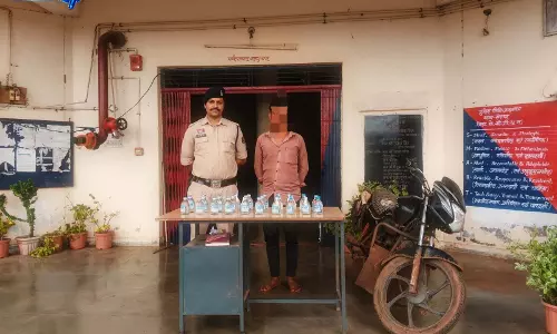 CG: पुलिस की अवैध शराब पर बड़ी कार्रवाई, 2 आरोपी गिरफ्तार CG: पुलिस की अवैध शराब पर बड़ी कार्रवाई, 2 आरोपी गिरफ्तार