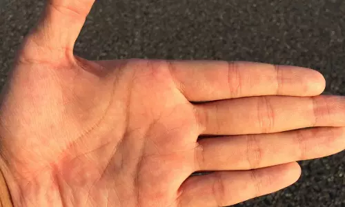 Palm  की इस रेखा से जुड़ा है शादी का रहस्य, शुभ विवाह के लिए देखें ये संकेत