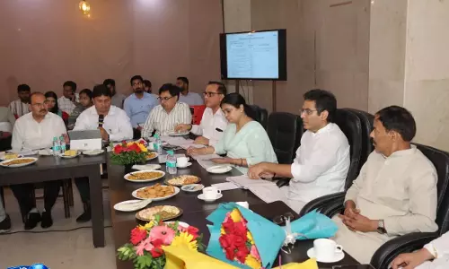 Rains से पहले तैयारी तेज, नोएडा में नालों की सफाई को लेकर समीक्षा बैठक Rains से पहले तैयारी तेज, नोएडा में नालों की सफाई को लेकर समीक्षा बैठक