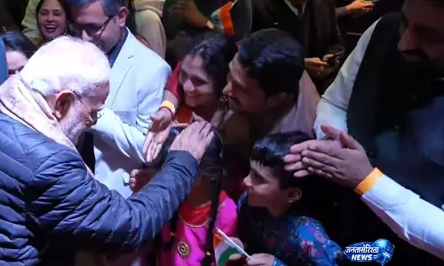 ऑस्ट्रेलिया में भारतीय समुदाय ने PM मोदी का गर्मजोशी से किया स्वागत ऑस्ट्रेलिया में भारतीय समुदाय ने PM मोदी का गर्मजोशी से किया स्वागत